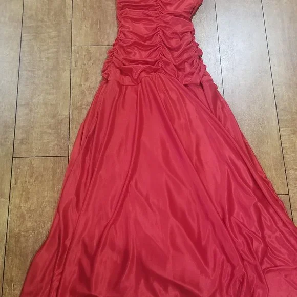 B. Smart Formal Dress - Picture 2 of 8